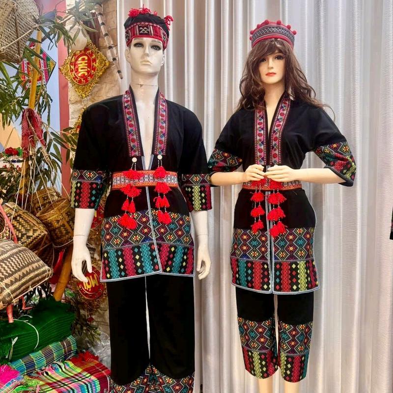 Trang phục của dân tộc Dao Đỏ nam nữ gồm quần, áo 1