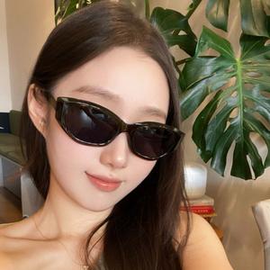 จัดส่งในกรุงเทพมหานคร แว่นตาแฟชั่นเกาหลี คุณภาพระดับพรีเมียม ป้องกันแสงสีฟ้าอัตโนมัติ ดีไซน์ unisex เหมาะสำหรับผู้ที่มีสายตาสั้น ใช้คอมพิวเตอร์และชุดลำลอง