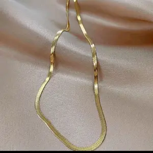 Kalung Titanium Unisex Pipih Anti Karat Anti Luntur Elegan dengan Desain Modern dan Tahan Lama