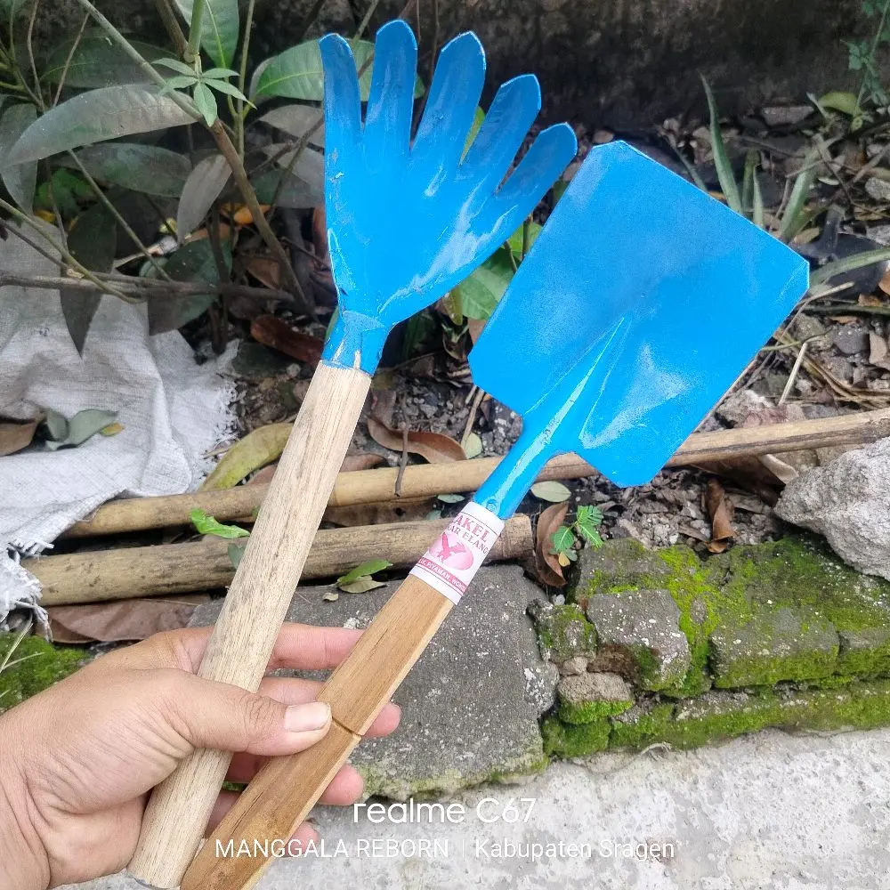 paket berkebun sekop kecil dan garuk tangan