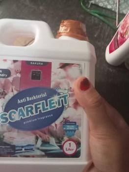 Product Review of Parfum Loundry Non Alkohol Scarflett Pewangi Pelicin Strika Kain Pakaian 1 Liter Anti Jamur pink Bakteri blue from R**i Y**n o**p 0