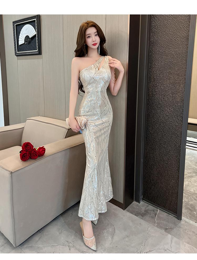 Ready stock ship at the same day Silver sequined evening dress women's new light luxury niche high-end high-end temperament celebrity beautiful fishtail skirt