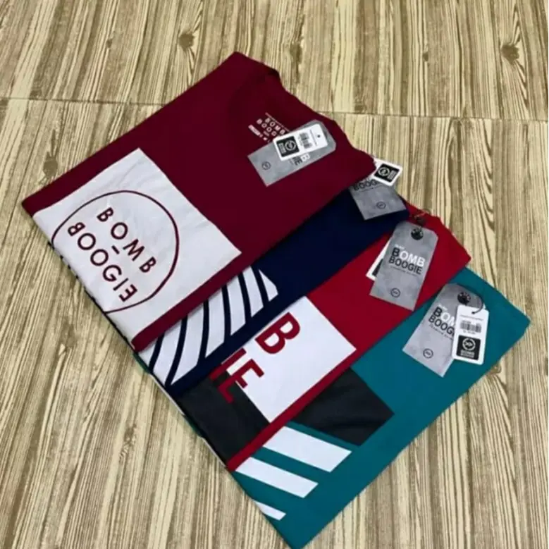 4pcs 100ribu kaos paket termurah t-shirt Bomboogie Bahan semi cotoon premium 24s cocok untuk pria wanita dewasa tersedia ukuran M.L.XL.XXL 2