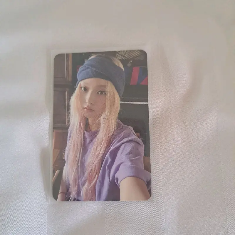 Haerin Official Newjeans photocard! Glossy and no damage! 1