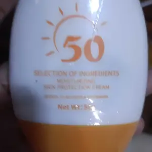 SPF50+ Sunscreen Wajah Sunblock Wajahdan Badan 50g Refreshing Non-GreasySUNBLOCK TABIR SURYA & AFTERSUN TabirSurya Pelembab Dan Pelindung Kulit WhiteningSunscreen UV Protection Premium Lotion sunscreen