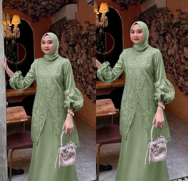 Product Introduction of Gamis Farah / Maxi brukat / Muslim Wanita  Tile  Mutiara  Dress   Karet  Pesta  Mewah  Dalaman  Fit UK L DAN XL Kondangan Coklat Brokat Gaun 9