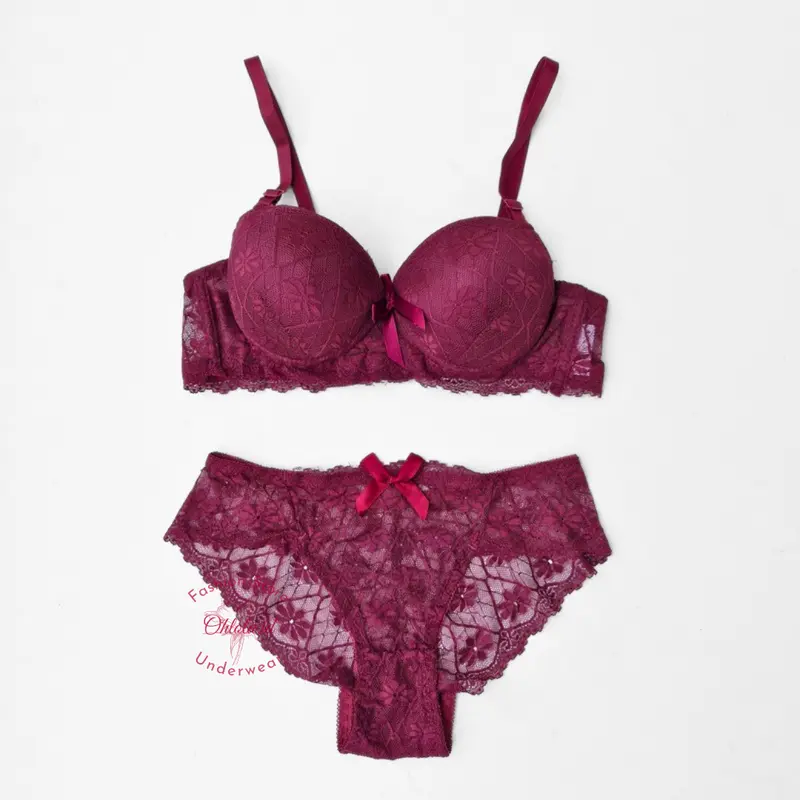 Set Bh  Celana Dalam Wanita Busa Tebal Kawat Cup Kecil Setelan Bra Motif Renda 0