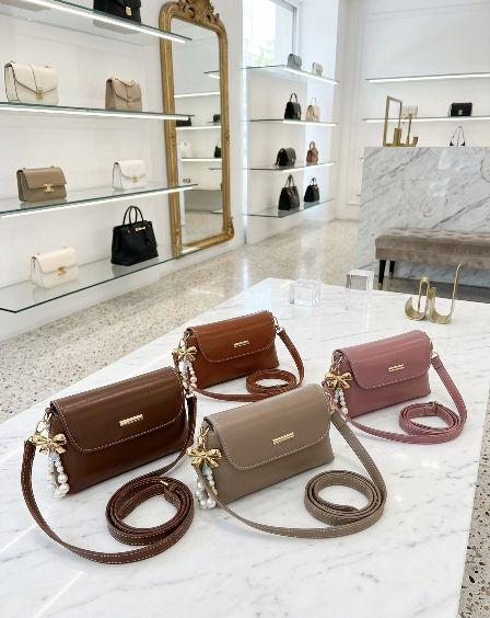 Lalastore1 Noa Bag Tas Selempang Wanita Bahan Kulit Model Simpel Elegan Free Gantungan Size 18*11*7 cm Koleksi Terbaru Slingbag