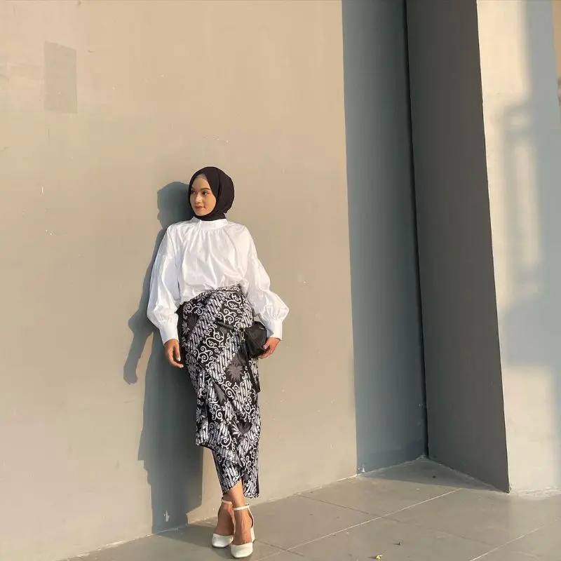 Agnakebaya - Rok lilit batik - warp skirt serut - jumputan - batik wanita - bawahan kebaya kondangan modern Slim-fitting Bunga A-Line Hitam Low Waist Santai Casual Motif Nyaman Panjang Mewah