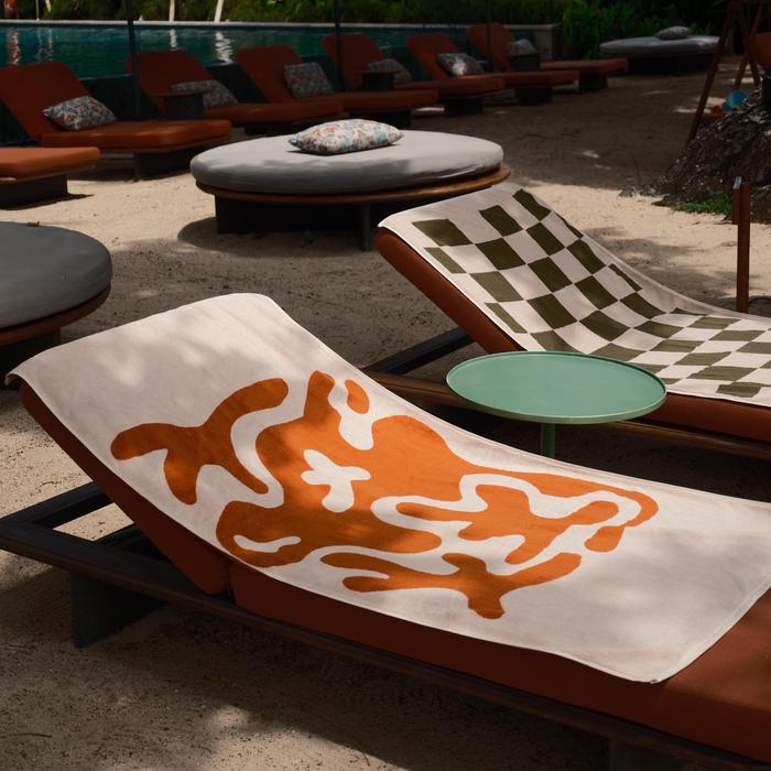 Gambar Madeem Pool Towel - 85 x 170 cm - 600 GSM ELS Cotton Silverbased Antibacterial with Coral Pattern dari Madeem Kota Bandung Tokopedia