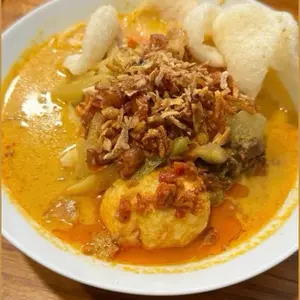Lontong sayur, yokk gaes pesan lontong sayur nya di jamin enak poll