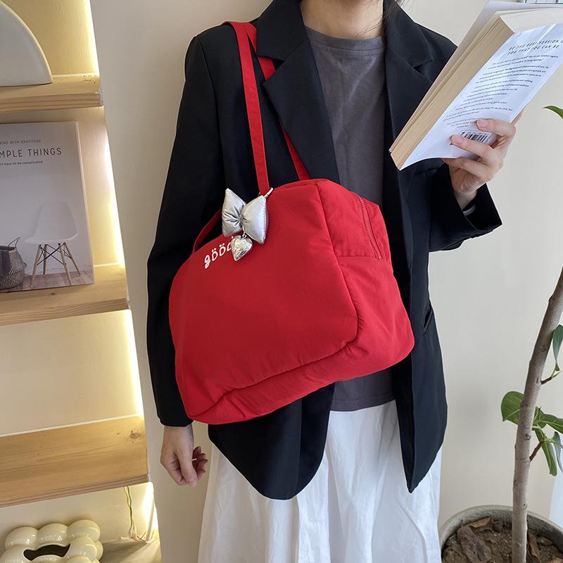 Product Introduction of Túi Kẹp Nách, Phong Cách Hàn Quốc, Thêu Chữ Đơn Giản, Phong Cách Thường Ngày Chất Liệu Nylon Màu Đỏ, Thời Trang, Thích Hợp Cho Nữ, Phong Cách Preppy, Dung Lượng Lớn, Túi Đeo Vai Đi Lại 19