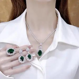 IS60Z Anting-anting, cincin, kalung zamrud bertatahkan batu permata berwarna Eropa dan Amerika, set tiga potong zirkon, mewah modis dan serbaguna