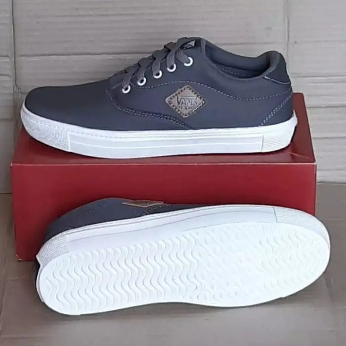 Miliki Sepatu Sport Untuk Kerja 3