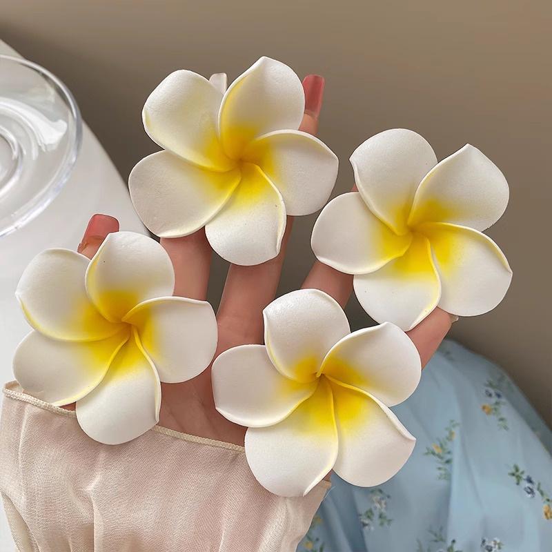 Product Introduction of 3PCS 9cm/7cm/5.5cm Plus Size Plumeria Flower Hair Clips For Girls Women Hairpins Egg Flower Barrette Hawaiian Wedding Artificial Headwear Gaya Y2K Clips 9