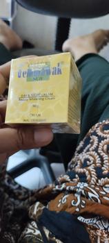 Product Review of FULL SEGEL CREAM TEMULAWAK SIANG + MALAM ORIGINAL HOLOGRAM HOLO GOLD DUS  BLINK BLING from y**x 1
