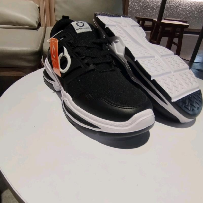 Terlaris!!!!!Cod Sepatu Running Ortuseigh Outdoor Sepatu Sekolah Hitam Putih Pria Wanita Gym&Lari(GRATIS KAOS KAKI) 5