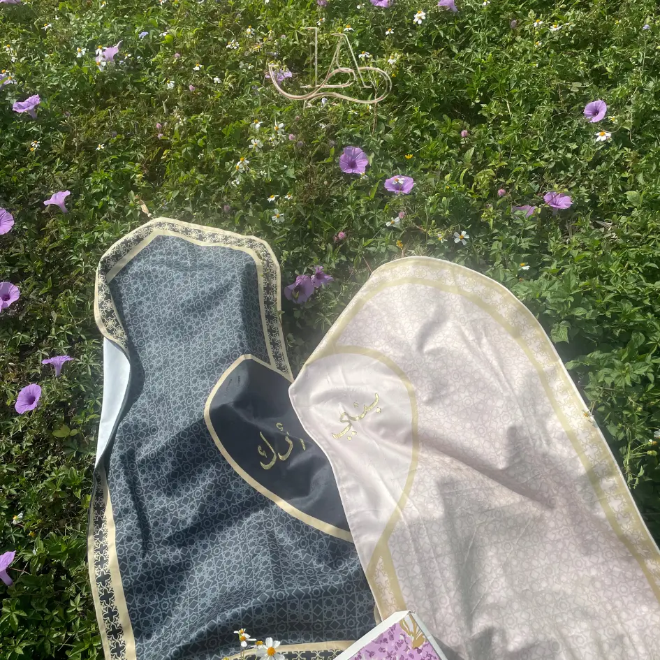 Sajadah Azain Love - (DAPAt 2 SAJADAH) Sajadah Couple Prayer Mat Hadiah Pernikahan Wedding Gift Hantaran Mahar Pernikahan Design Love