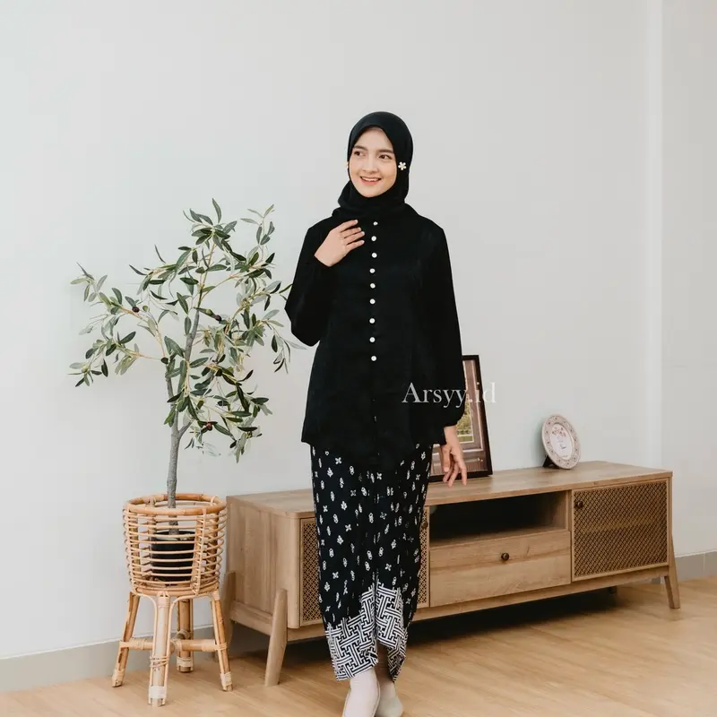 Arsyy.id - Santorini Blouse - Atasan Satin - Oufit Kondangan - Blouse Santorini Silk - Baju Braidsmaid Wanita Top 1