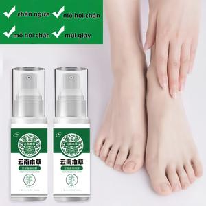 Xit khÃ mÃ hÃi tay, mÃ hÃi chÃn, tam bièt mùi hÃichÃn, mùi hÃi tay duoc chiÃt xuät tǔ thǎo mÃc tunhiªn phÃ hop moi loai da tay(Dung Tich 100ml)