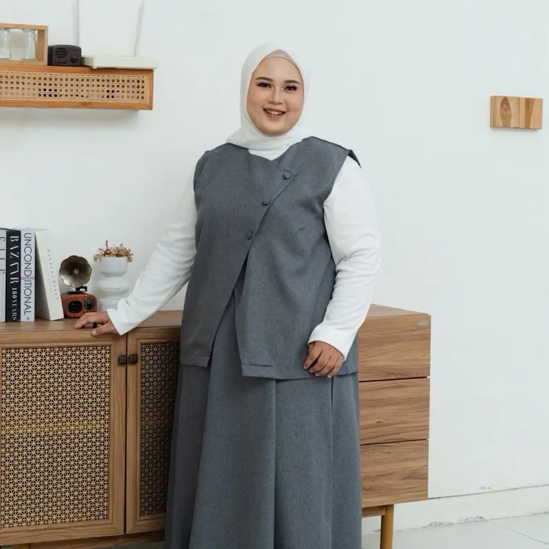 Kiara Vest Asymmetric Bigsize by Omah Muslim