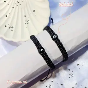 Gelang rajut couple inisial serut cewe cowok