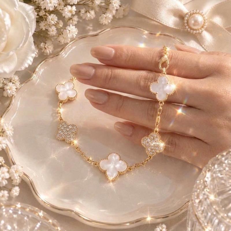 [ KHÔNG ĐEN GỈ. ] Vòng Tay Nữ Hoa 4 Cánh Xà Cừ Trắng Đính Đá Full Cao Cấp Phong Cách Hàn Quốc Thanh Lịch