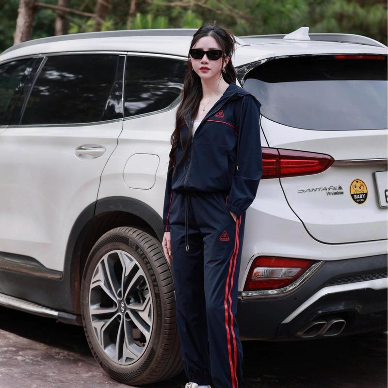  GUNO-Bộ quần áo gió NỮ GUNO MŨ phối viền logo tam giác SP5| 25BG189 