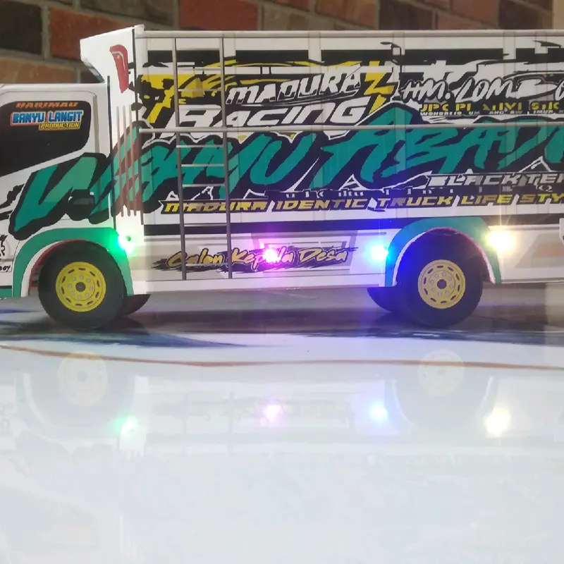 miniatur truk oleng Wahyu abadi putih 3
