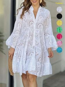 Vestido holgado liso con cuello con muesca y bordado de ojales, Vestido corto elegante con manga con volante y botones en la parte delantera para vacaciones, Ropa de mujer para todas las temporadas