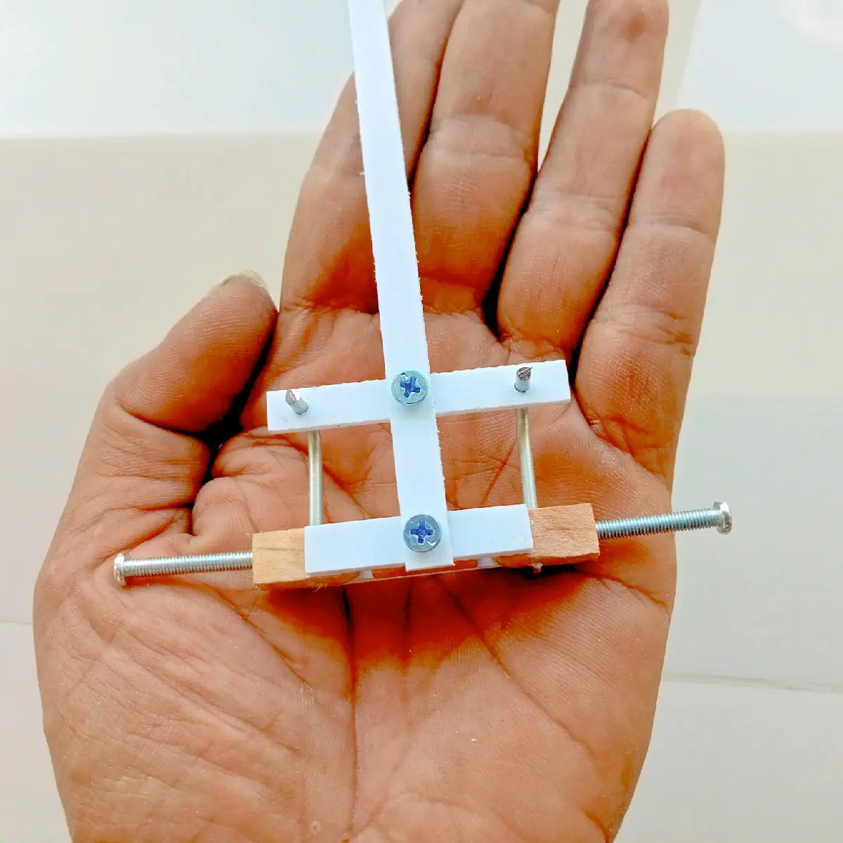 Terot miniatur truk plastik bisa di belokkan