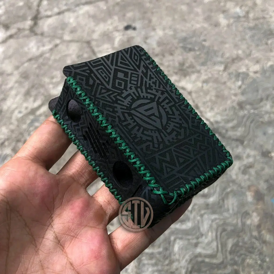 Sleeve Case R234 Kulit Hitam Motif Aztec Benang Hijau Tua