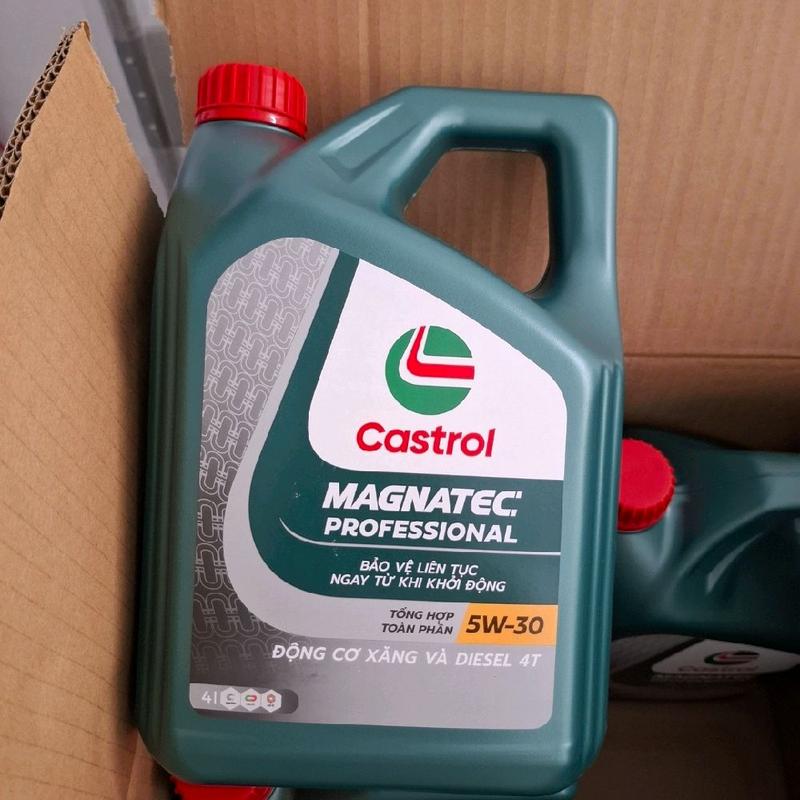 Nhớt động cơ Castrol Magnatec 5W-30 4lít TỔNG HỢP TOÀN PHẦN chính hãng cho xe ô tô con máy xăng và máy dầu diezel