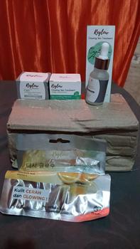 Product Review of Reglow New Paket isi 4 (Facial Wash, Day Cream, Night Cream, Serum) Skincare from 💫** 0