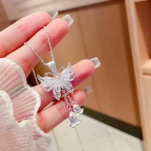 Dây Chuyền Hoa Linh Lan Và Bướm Độc Đáo Mạ Cao Cấp -  Chất Liệu Bền Mạnh Không Gỉ Rỉ, Hoàn Hảo Phối Với Áo Dài Truyền Thống Việt Nam & Áo Sơ Mi Hiện Đại, Quà Tặng Tuyệt Vời Cho Người Yêu & Bạn Bè, Phụ Kiện Nữ Đẹp Đặc Biệt Giá Rẻ