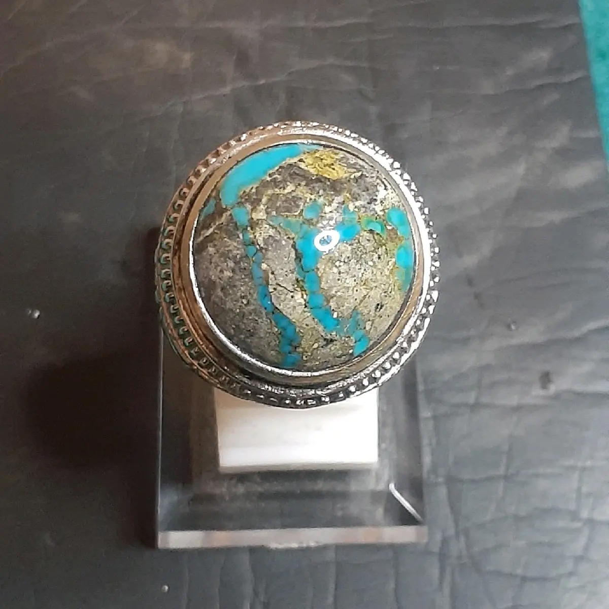 Batu Cincin Pirus Persia buat laki-laki yang sangat elegan