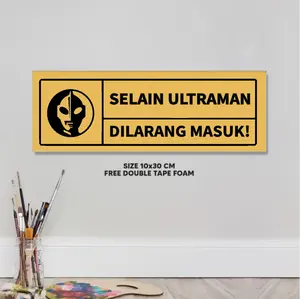 Hiasan Pintu Unik Aneh Nyeleneh Selain Ultraman Dilarang Masuk Ukuran 10x30 CM