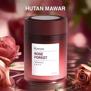 Parfum mobil padat aroma mawar hutan yang lembut alami, menghilangkan bau pengap, bau asap dan bau sisa makanan di kabin kendaraan. Formula ekstrak tumbuhan tanpa kimia berbahaya, aman untuk ibu hamil dan bayi. Aroma bertingkat yang natural,