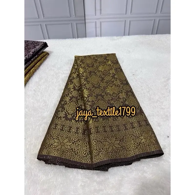 Coklat mahogani gold