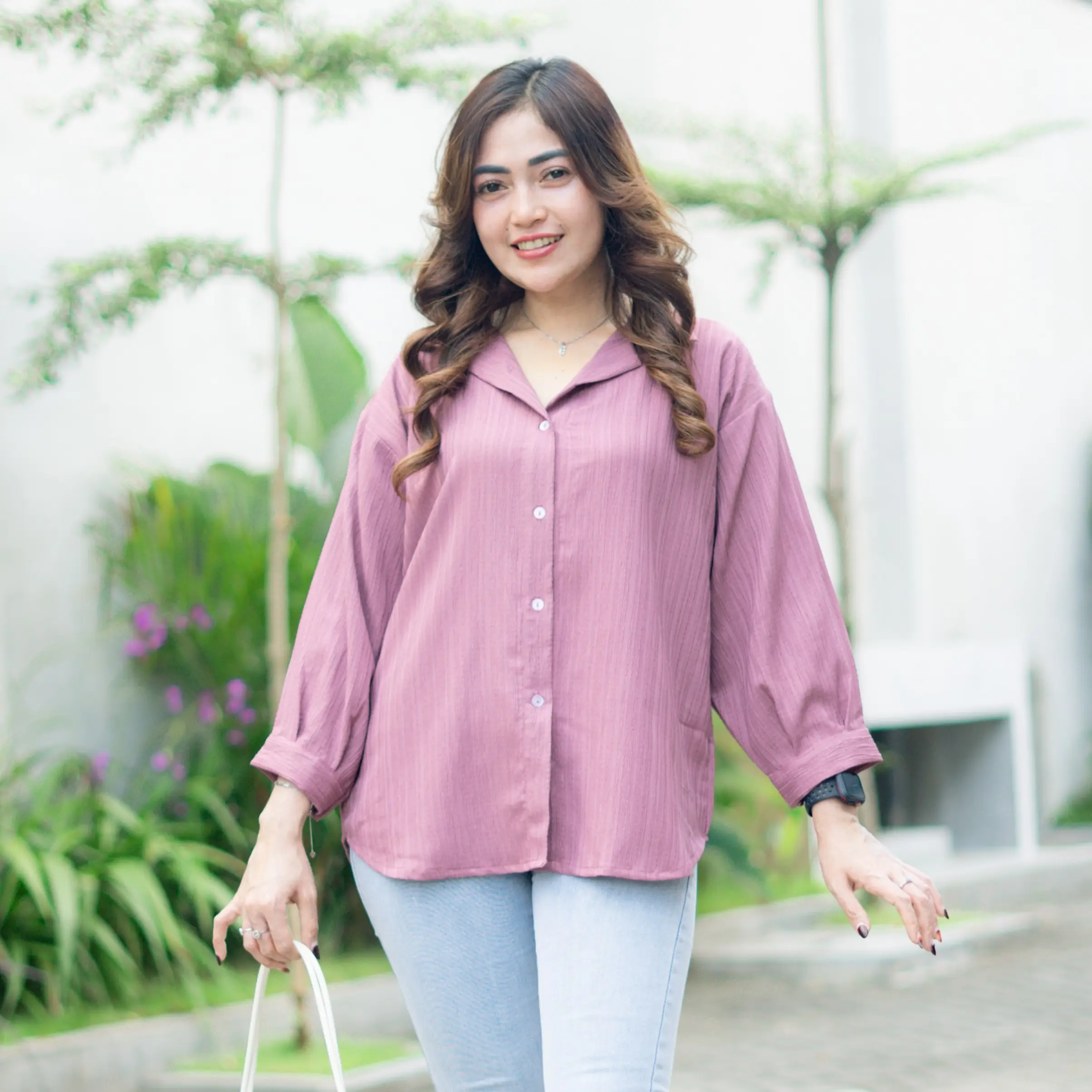Kemeja Luna - Kemeja Kancing Basic Wanita Oversize Kemeja Kekinian Casual Korean Style Atasan Blus Wanita Katun Formal  Panjang
