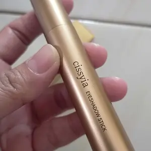 【COD】Tutup Mata 3 Warna Gradient untuk Pemula! Stik eyeshadow ini tahan air dan keringat, dengan tekstur matte dan shimmer, mudah diaplikasikan, tahan lama, dan dapat membantu Anda dengan mudah menciptakan mata yang memesona!