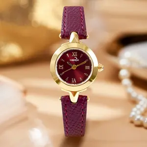 4311-Jam tangan berukuran kecil dan elegan, casing emas dengan dial putih motif garis matahari, mewah namun tetap elegan.
