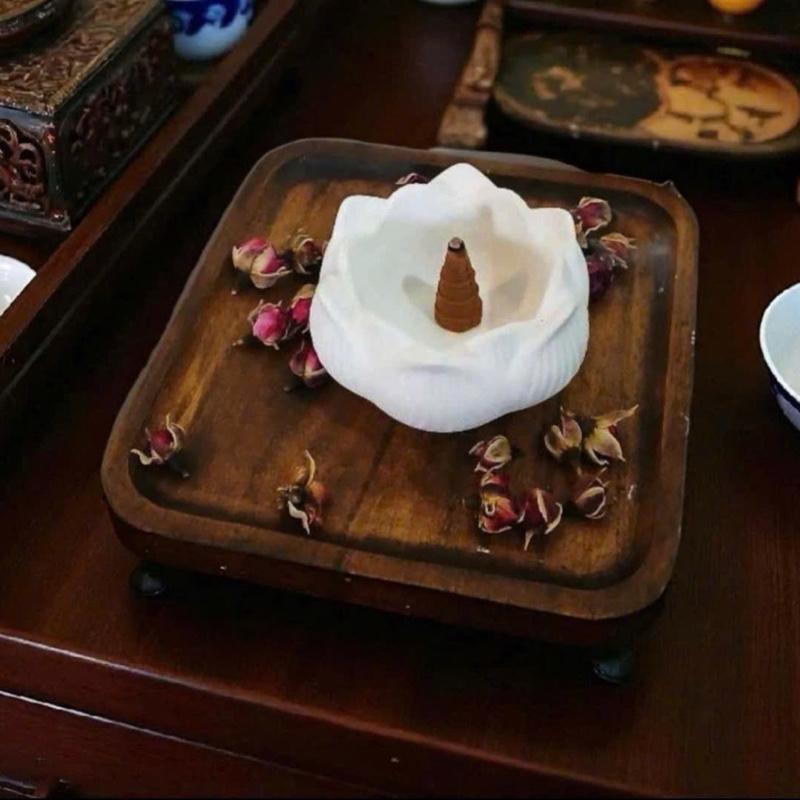Cốc hoa sen trắng tinh tế cho không gian thư giãn