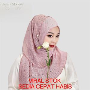 Tudung bercorak macaron kotak-kotak kecil dengan hiasan rumbai manik batu permata untuk wanita etnik. Bawal Premium Cotton Voile Sedondon untuk Dewasa, Remaja, dan Kanak-kanak. Sulaman tangan, benang Kelantan yang ditarik tangan, Chiffon Curve Ruffle. Ter