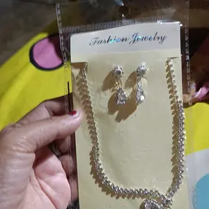 YADORNOS Kalung Wanita Anting Menjuntai Perhiasan Tetesan 2 Buah dengan Berlian Imitasi Berkilau untuk Pesta Topeng Pernikahan Pengiring Pengantin