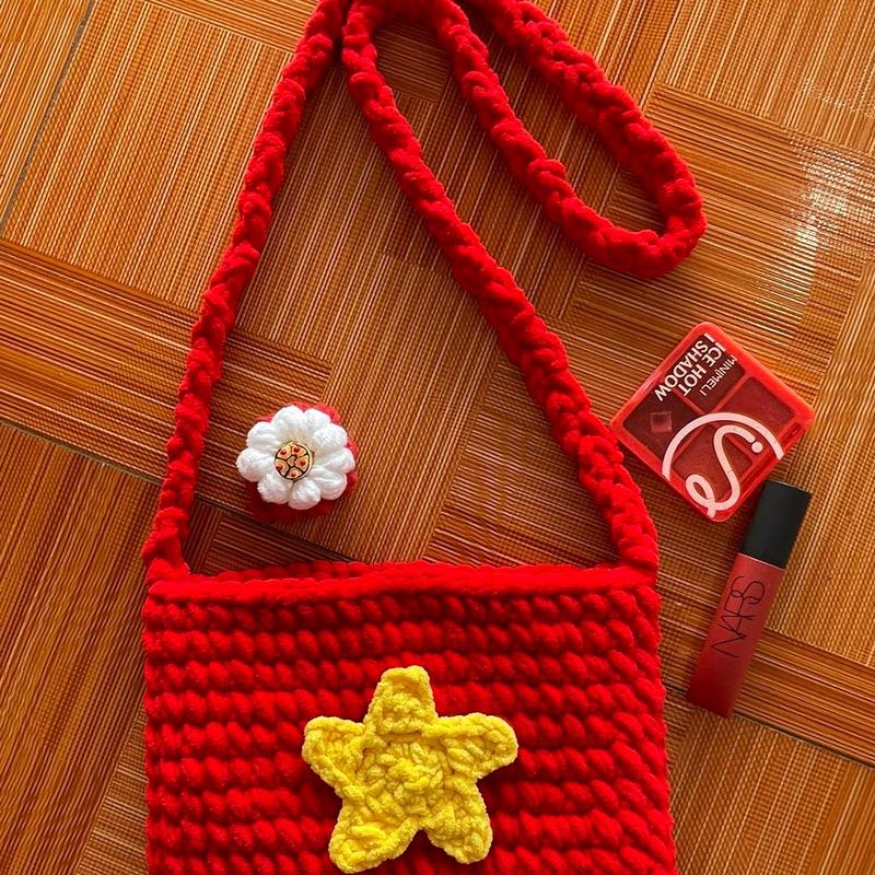 Túi đỏ sao vàng bằng nhung đũa, mềm mịn, size to 0