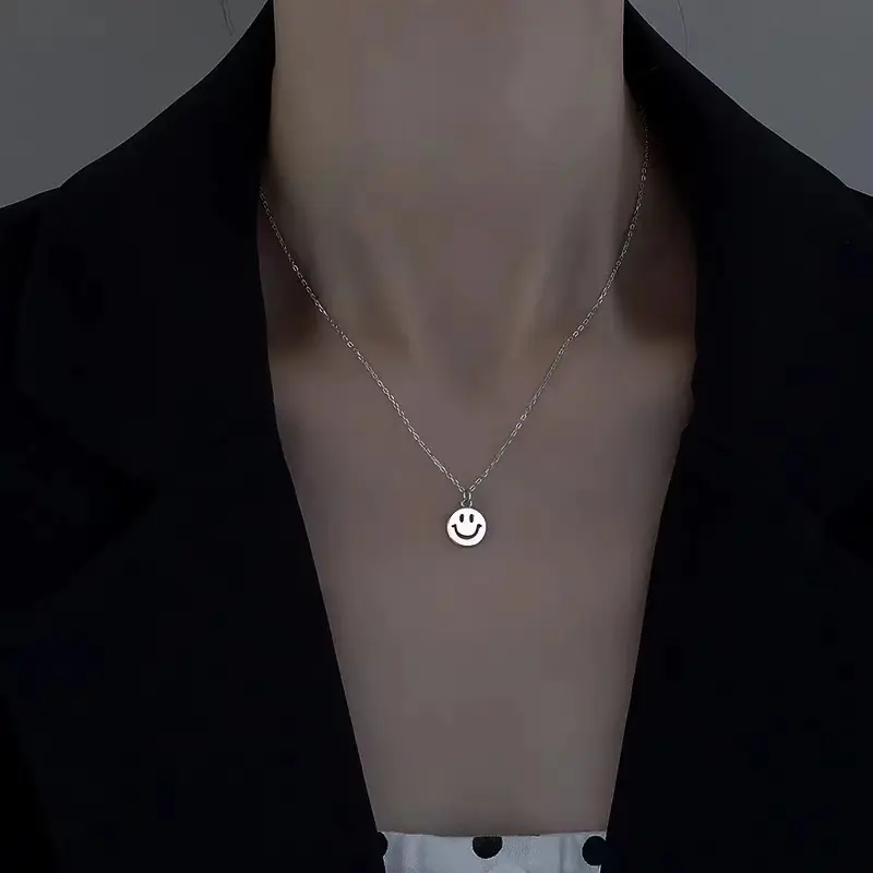 Kalung Rantai Dengan Liontin Bulat Hollow Motif Smile Gaya Untuk Wanita