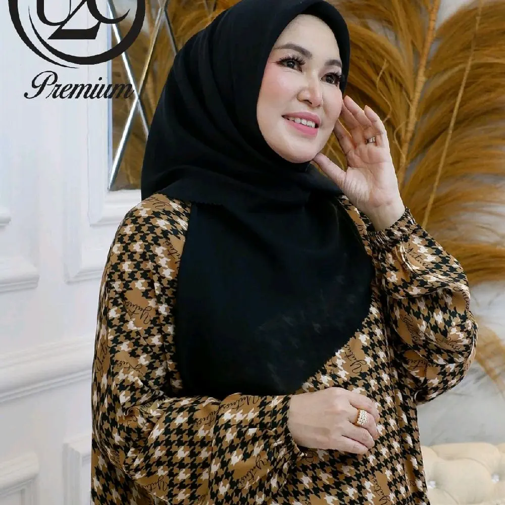 gamis ukuran besar memakai corak corak hanya 1 warna