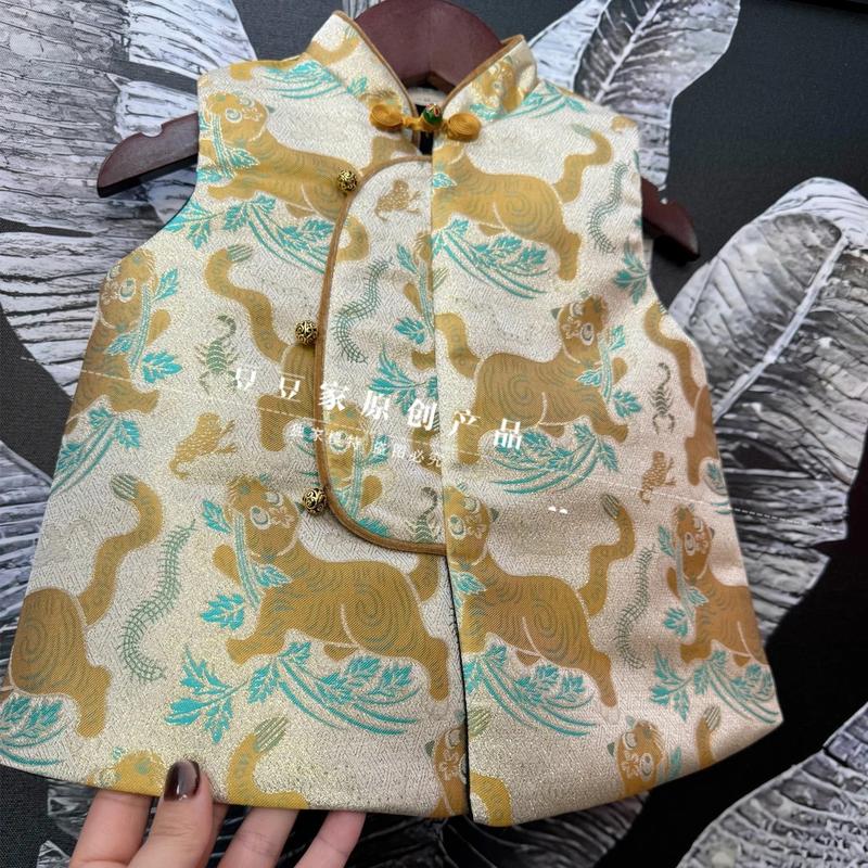 Product Introduction of Girls' Horse Clip 2025 New Autumn and Winter Clothing Children's National Style Improved Hanfu Girls' New Chinese Thickened Shoulders 1