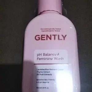 GENTLY pH Balanced Feminine Wash 100ml & 60ml - Pembersih Kewanitaan Kurangi Gatal, Bau, Keputihan - Natural & Lembut untuk kulit Sensitive - Dermatologically & Hypoallergenic